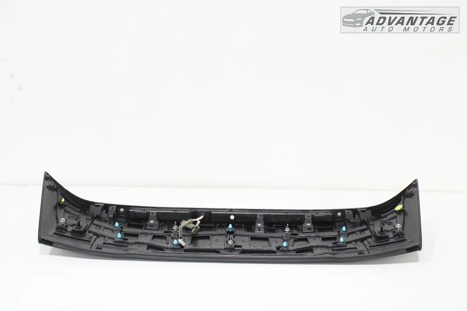 Alerón trasero superior Mazda 3 2019-2021 con tercera luz de freno OEM Foto 2 de 4