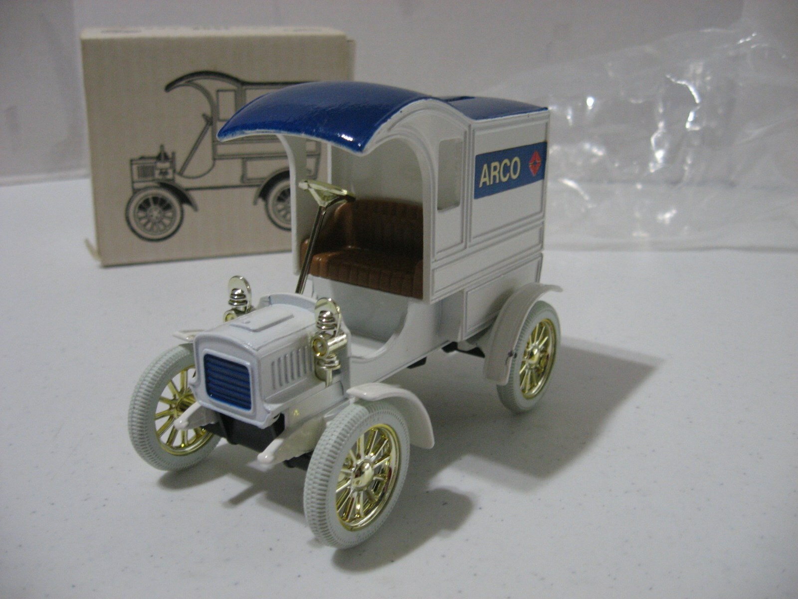 ERTL ARCO 1905 Ford Delivery Car Locking Bank - NIB