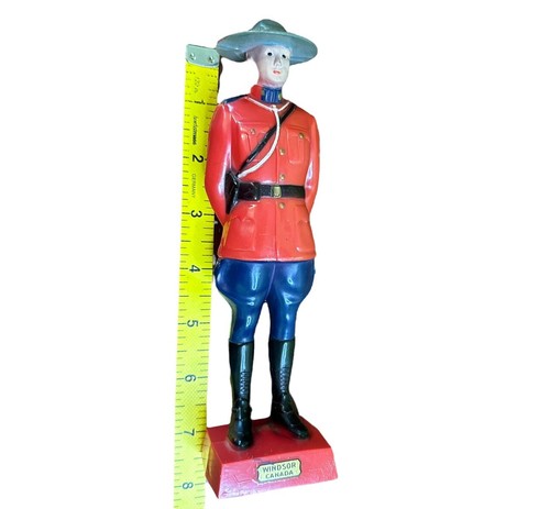 1960’s Reliable Canadian Mountie Windsor Canada Plastic Figurine 7.5” Toy - Picture 10 of 10