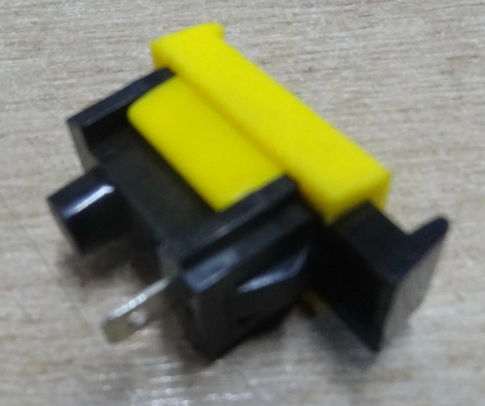 Belling Lee L2090 panel mount 4mm banana socket and wire connector - Image 2 of 4