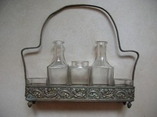 Serviteur avec huilier vinaigrier poivrière salière en verre et laiton argenté 