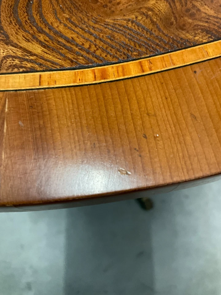 Preciosa lámpara de mesa estilo Regencia Scully y Scully en madera de arpillera/tejo/tulipán Foto 4 de 4