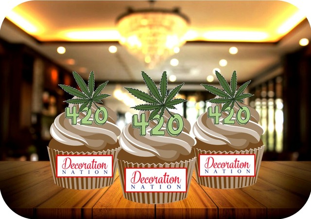 12 X Weed Marijuana Leaf Edible Stand Up Wafer Cake Cupcake