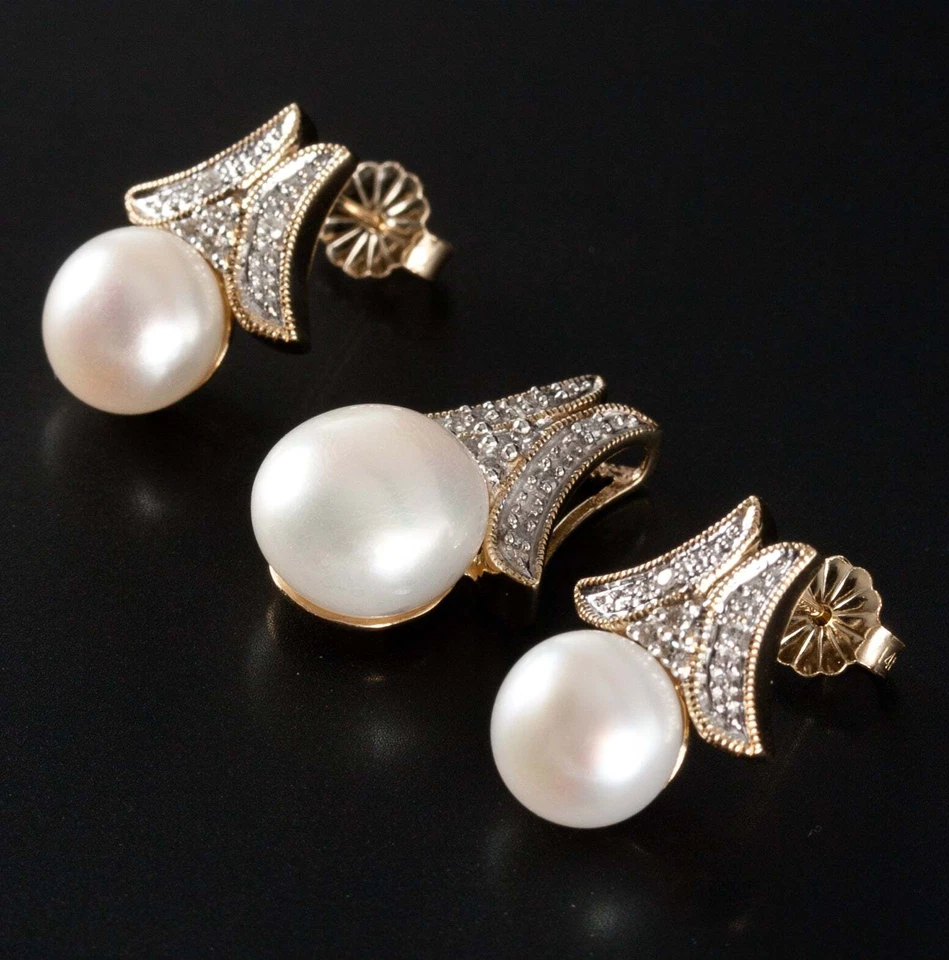 Juego de aretes colgantes de diamantes y perlas cultivadas con botones de oro amarillo de 10k .14ctw 6,65 g Foto 2 de 4