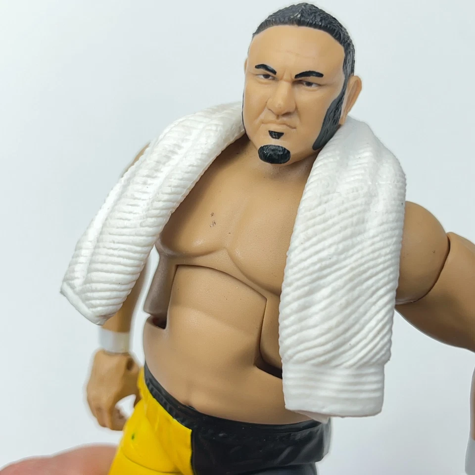 Figura de acción WWE Samoa Joe colección Elite exclusiva toalla de lucha amarilla Foto 4 de 4
