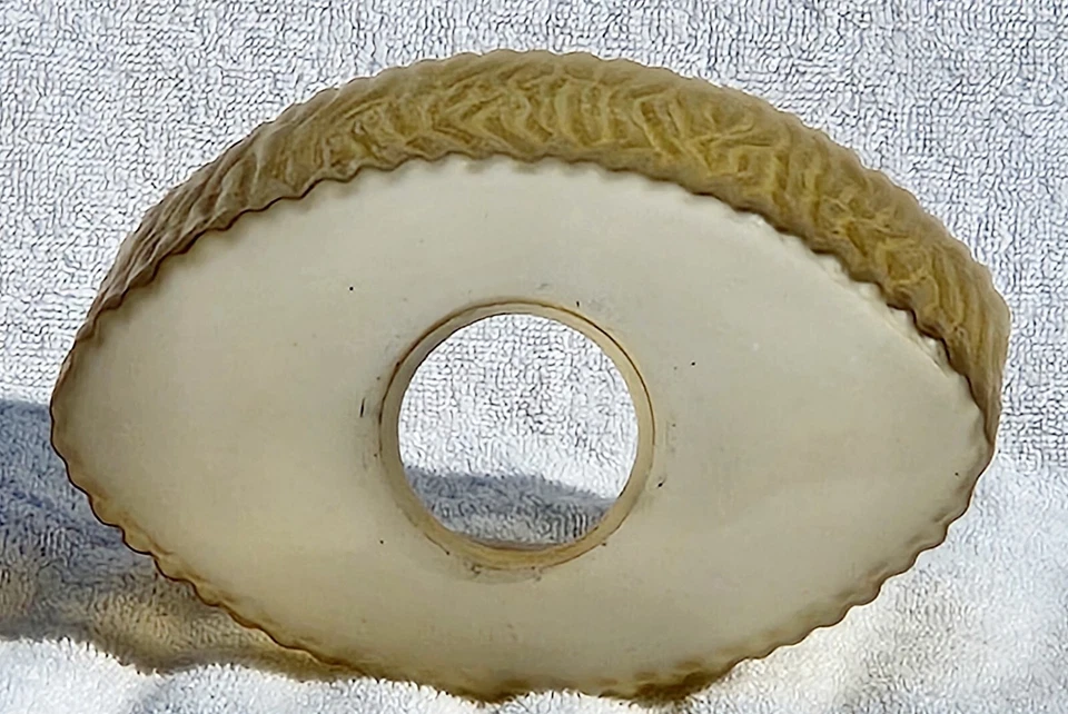 Pantalla de vidrio para tocador Robley Allen & Roth, instalador de 2", 4 disponibles Foto 3 de 4