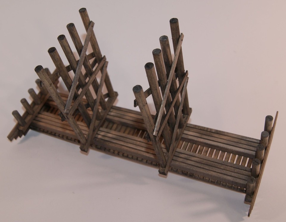 184-171  -  Pile & frame trestle kit - HO Scale