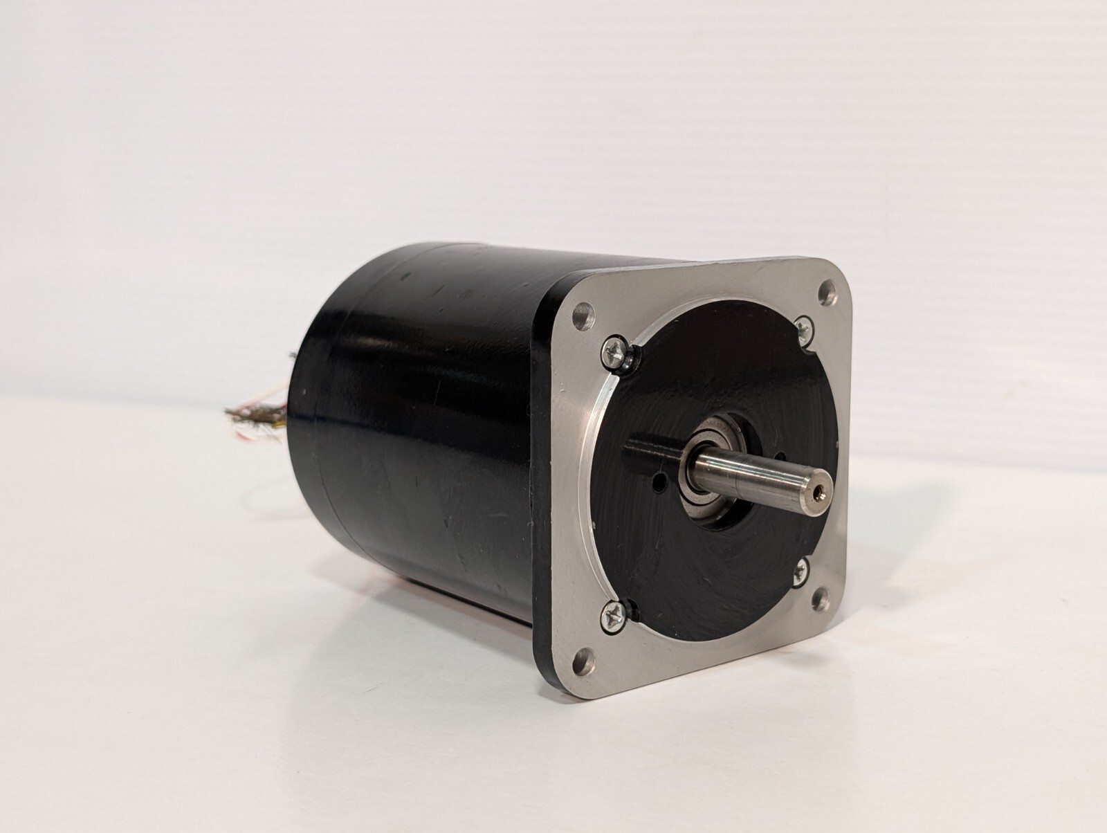 NEW Bodine 34T2BEHH DC Stepper Motor 2013FL0040 3V 4A 200 OZ-IN 200 Steps/Rev