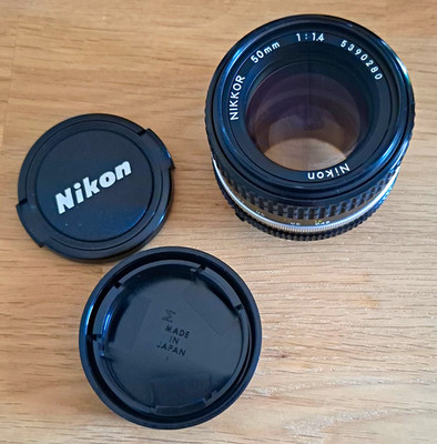Nikon NIKKOR 50mm f/1,4 Standardobjektiv manuell Nikon F Nr. 5390280