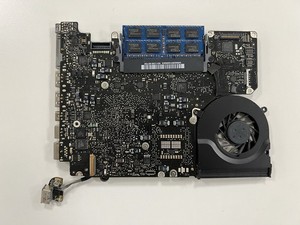 Apple MacBook Pro Mid 2009 Logic Board / Mainboard 820-2530-A mit 4 GB RAM