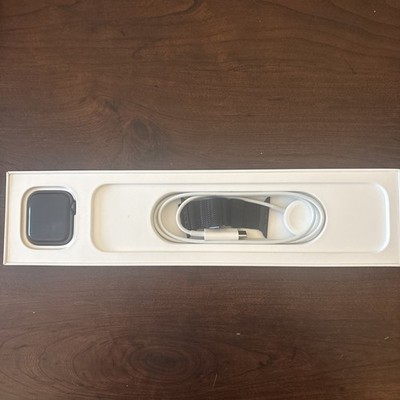 Apple 40mm Apple Watch SE 32GB MKQ13LL/A | Great Condition
