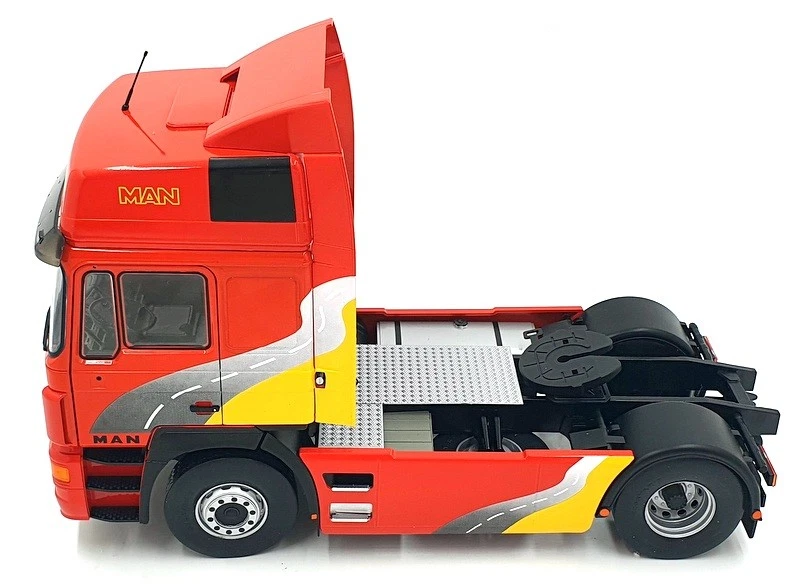 Model Car Group MCG 1/18 Scale Model Truck MCG18135 - MAN F2000 - Red - Image 4 of 4