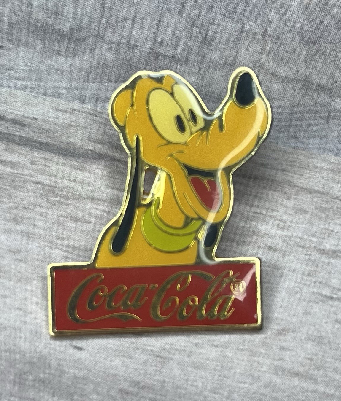 VTG PLUTO Coca-Cola Walt Disney World WDW 15th Anniversary Cast Pin 1986