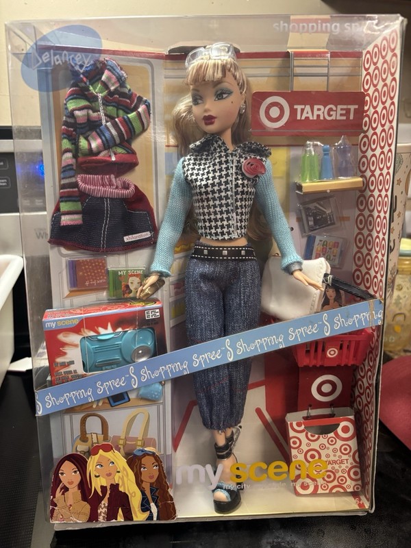 Mattel My Scene Delancey Shopping Spree Fashion Doll Set w/ Accessories