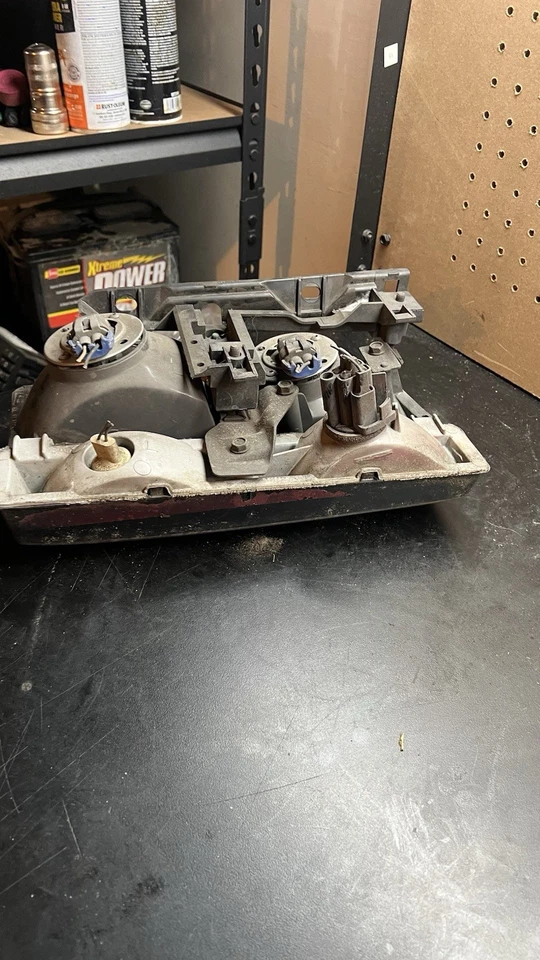 Conjunto de faros laterales izquierdos para conductor Buick Park Avenue 1991 Foto 4 de 4