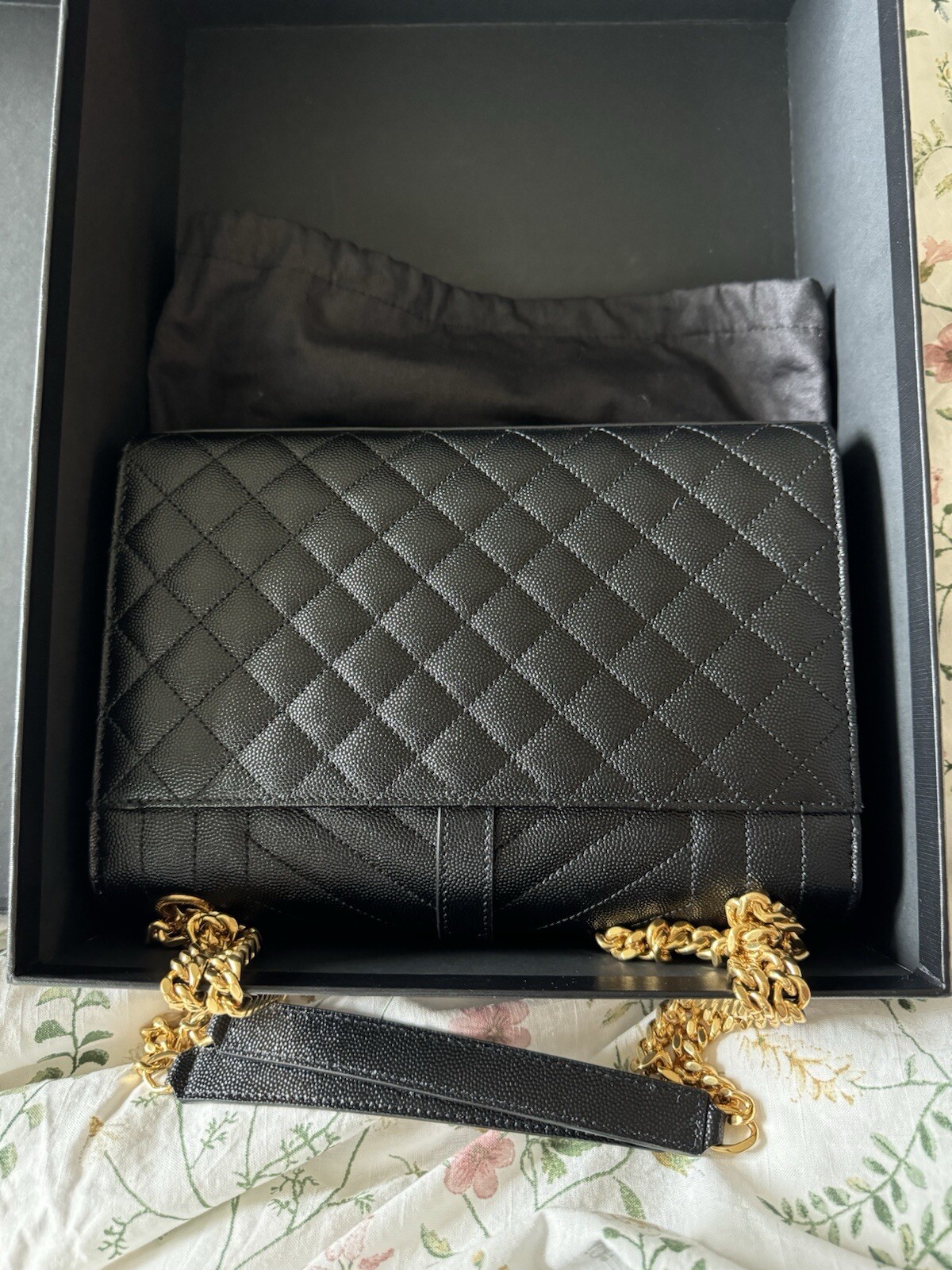 Nuovo Saint Laurent Busta Media Saffiano Pelle Nero con ferramenta oro