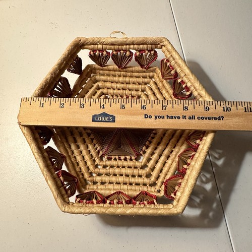 Hand Woven Wicker Grass Hexagon Star Pattern Tray Bread Fruit Basket 10” VTG MCM - Picture 4 of 6