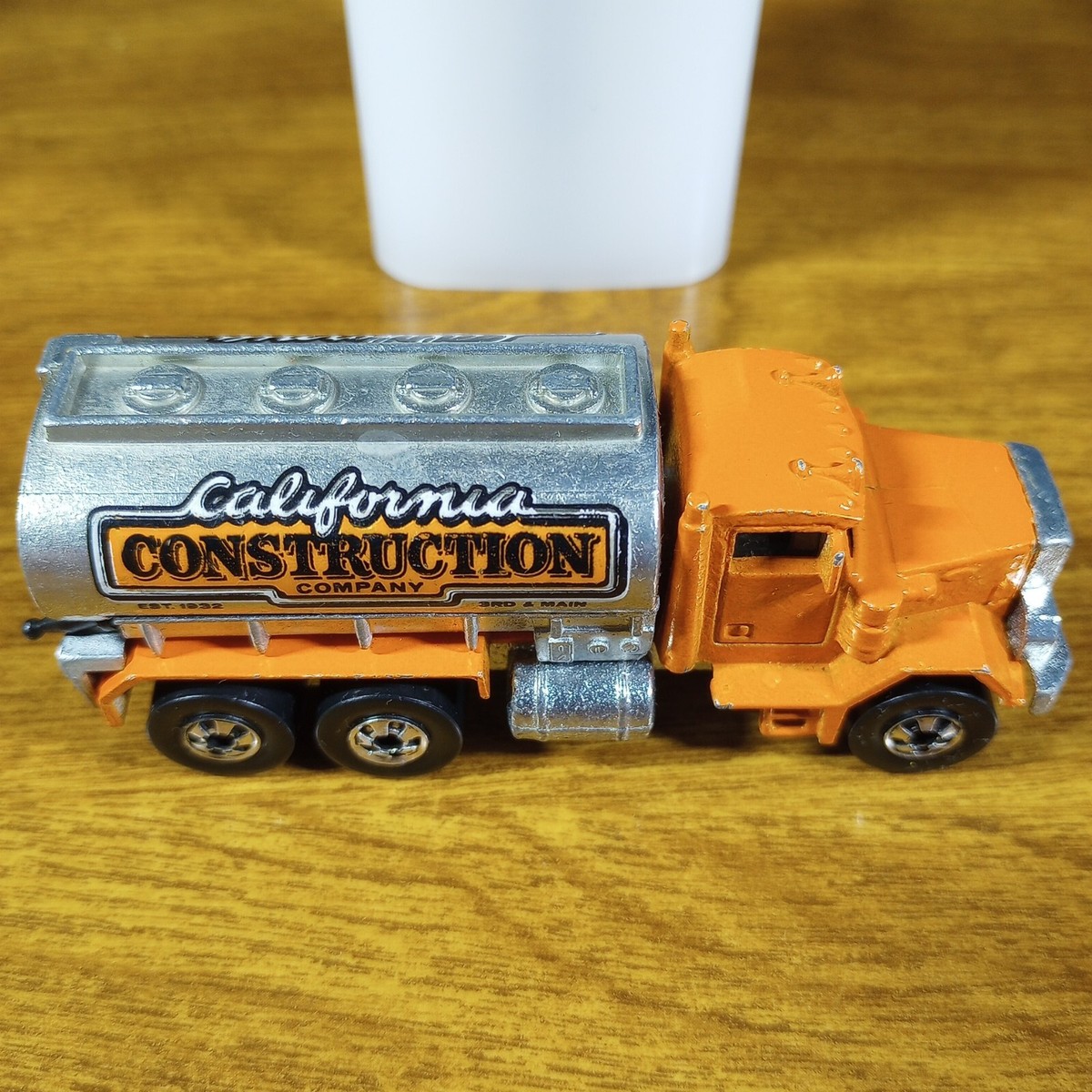 Hot Wheels Workhorses Peterbilt Tank Truck California Construction