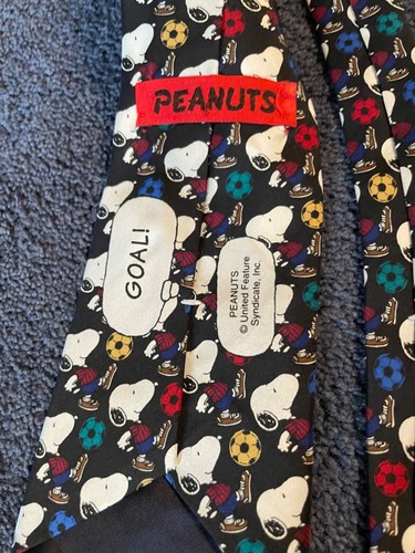 Corbata deportiva de fútbol Snoopy para hombre 100 % seda hecha en EE. UU. - Imagen 4 de 6