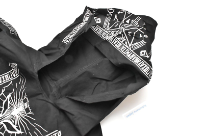 Lot Masque Cape Collier BABYMETAL – Les Trois Trésors Sacrés – Édition Légende Tour (Japon)