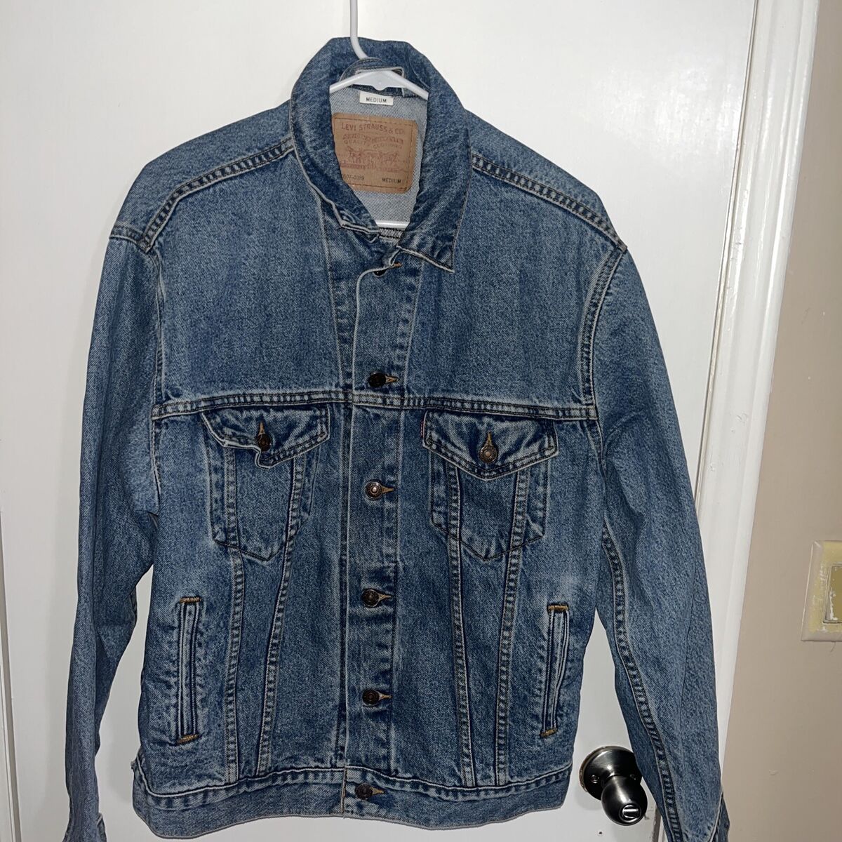 Levi's Men's Relaxed Trucker Jacket - Red Label Vintage 90s Levi's Men's Relaxed Trucker Jacket - Red Label Vintage 90s