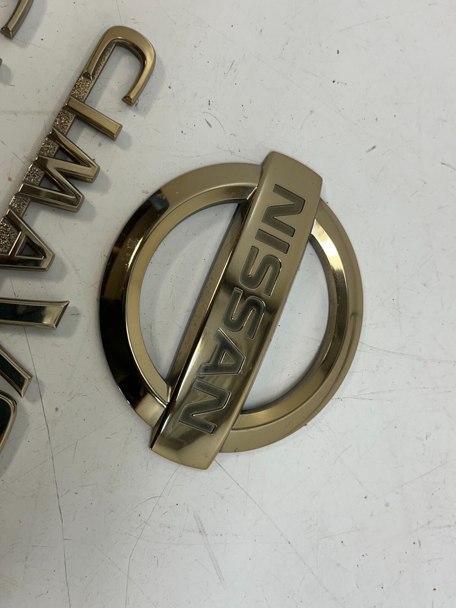 Nissan Cima V8 エンブレム 中古品 JDM NISSAN CIMA Q45 F50 V8 4.5 TRUNK AND PILLAR EMBLEMS OEM | eBay