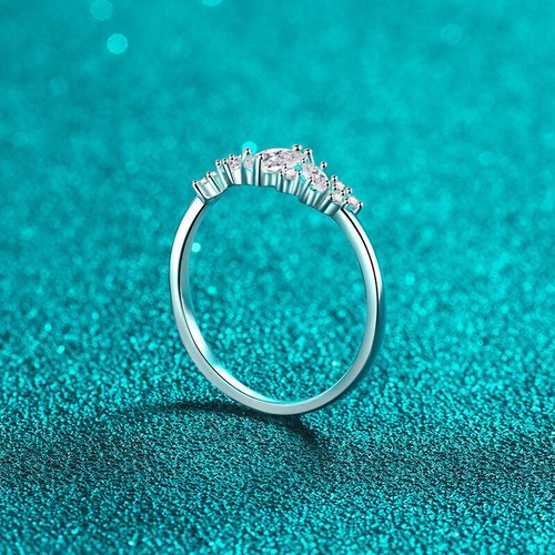 Anillo de promesa de boda de plata de ley 925 de moissanita de corte marquesa de 0,58 quilates para ella - Imagen 4 de 15