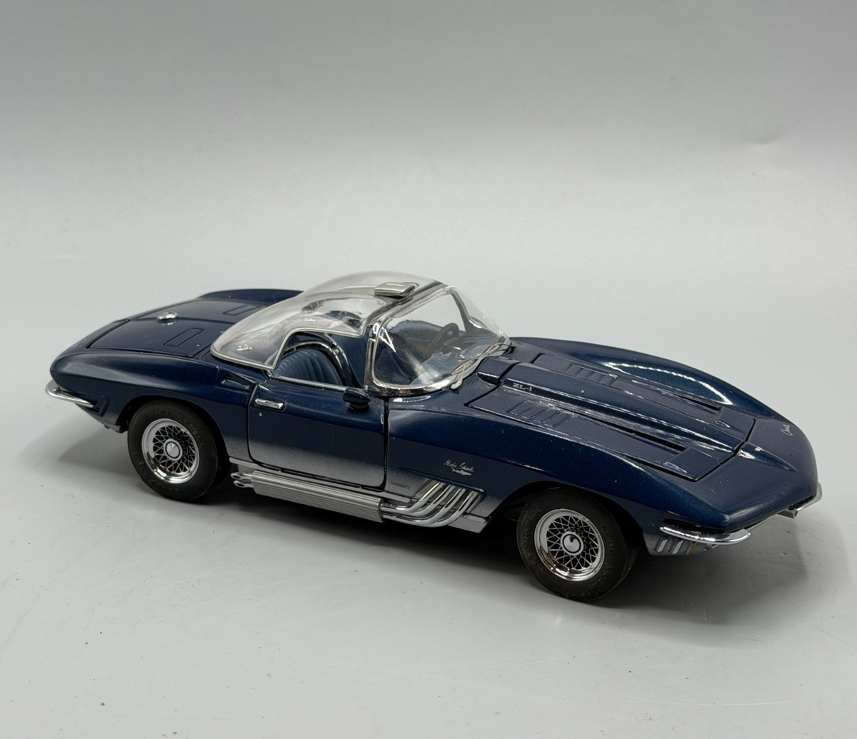 Franklin Mint 1965 Chevrolet Corvette Mako Shark Blue 1/24 Scale