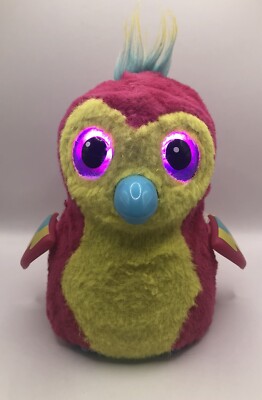 Hatchimals Penguala Pinguin beleuchtet interaktiver beweglicher rosa & gelber Vogel