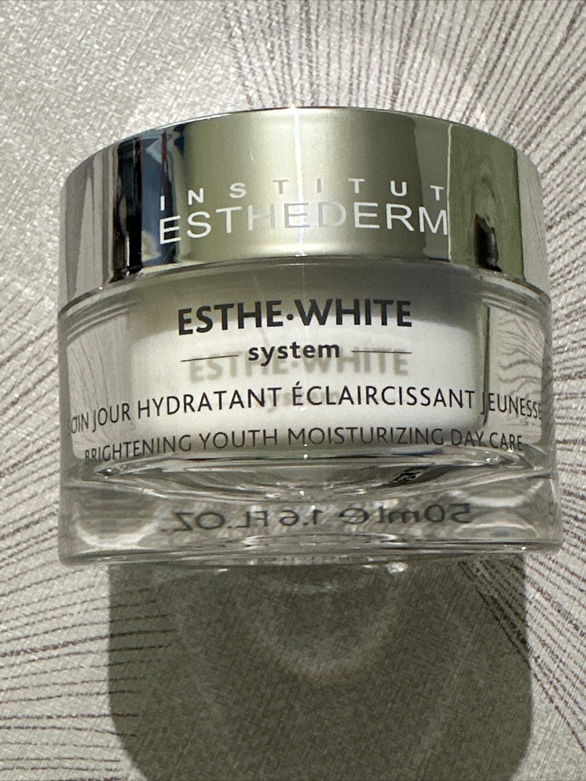 Crème Esthederm Éclaircissante Jeunesse 50ml : le soin jour anti-taches pour un teint unifié