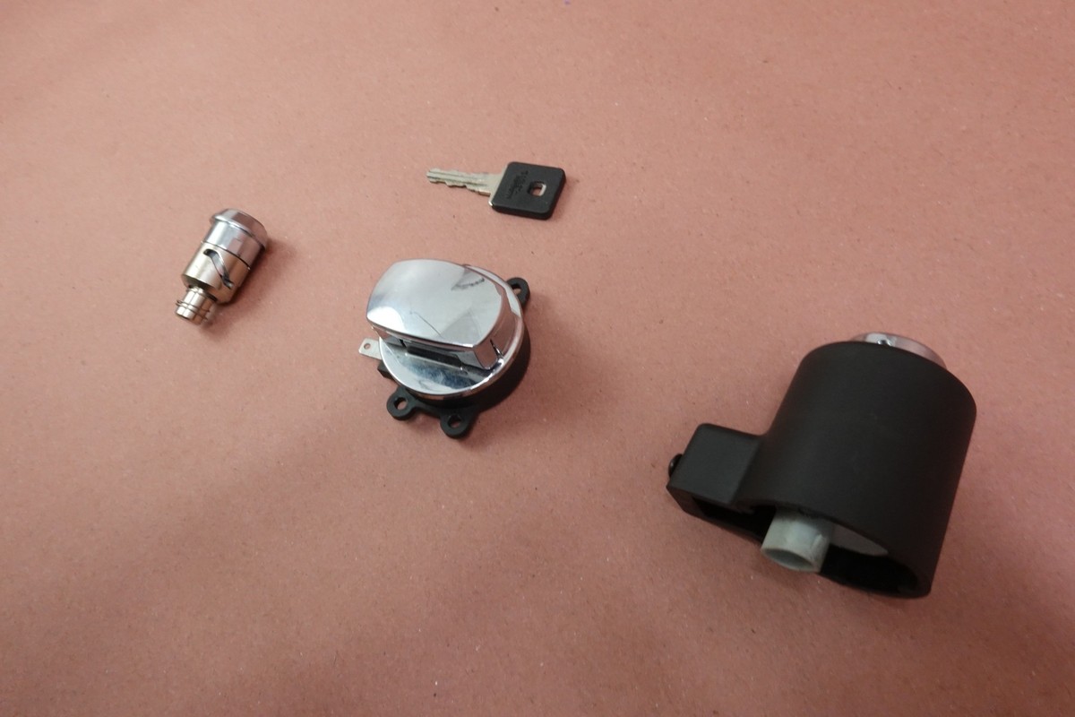 2009-2021 Harley-Davidson Iron 883 XL883N Lockset Ignition Key