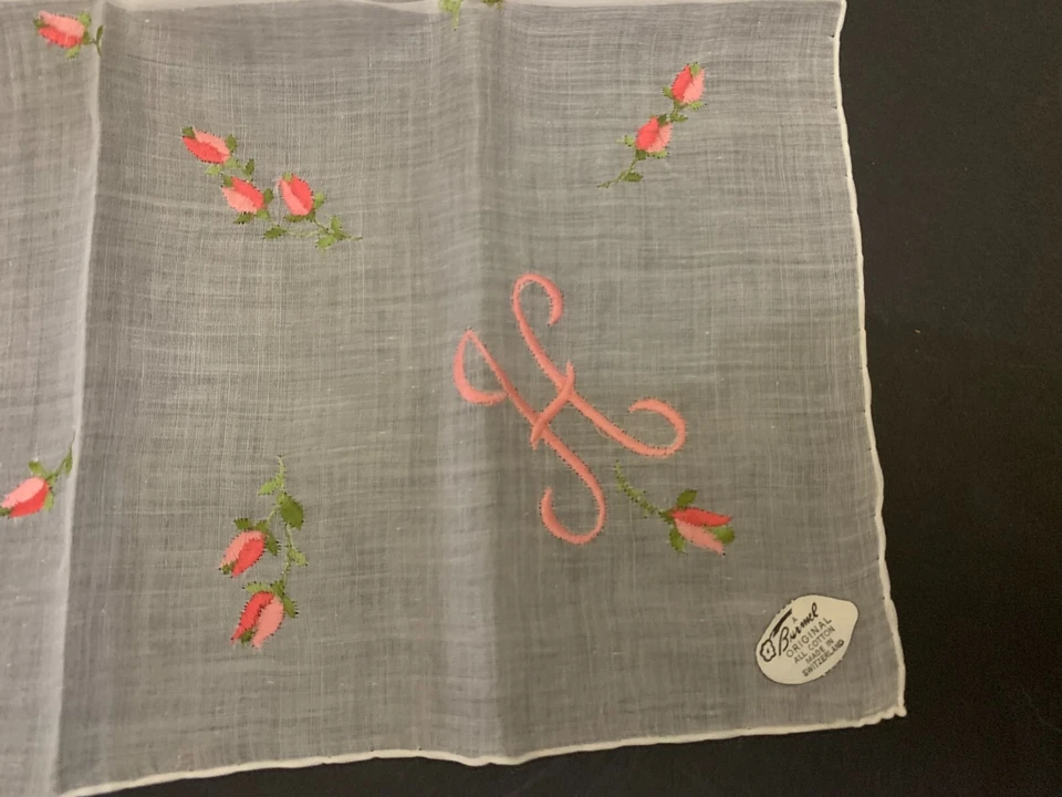 Pañuelo vintage rosa y blanco bordado flor mujer algodón con monograma H Foto 2 de 3