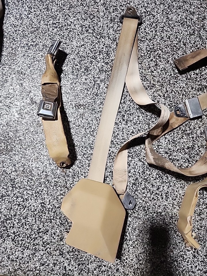 19811987 Chevy GMC Silverado Squarebody C/K1030 Front Seat Belts Belt