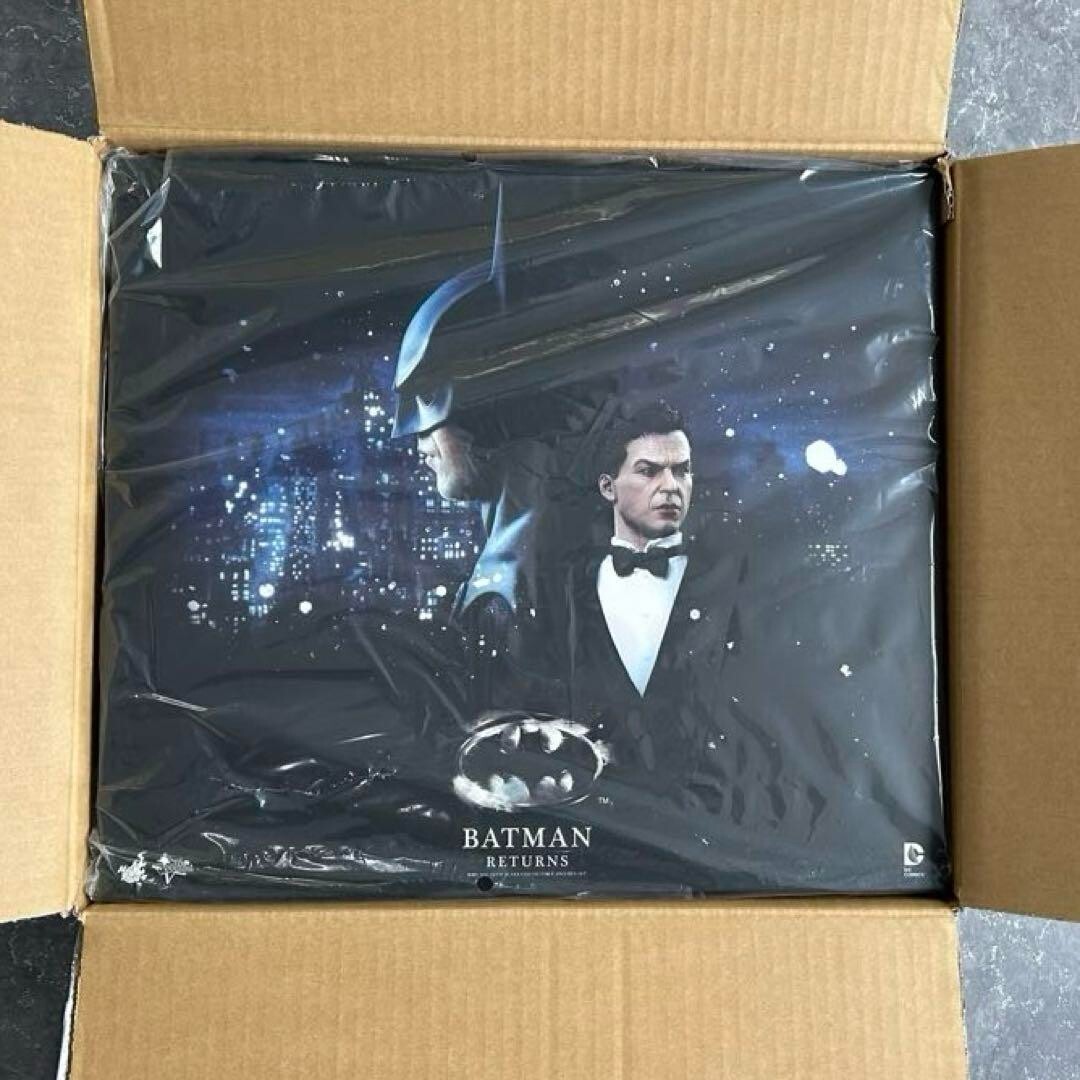 Hot Toys MMS294, Michael Keaton and Bruce Wayne Figure Set Hot Toys MMS294, Michael Keaton and Bruce Wayne Figure Set