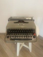 Macchina da Scrivere Vintage Olivetti Lettera 22 LL Prima Serie 1952 Beige