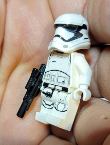 Lego Star Wars First Order Stormtrooper Officer 75104? With Blaster Minifigure - Picture 3 of 5
