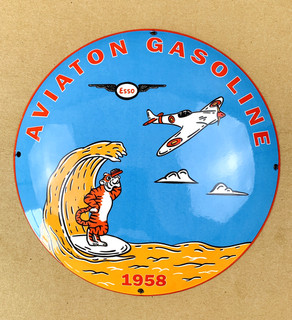 EXTRA DOME ESSO AVIATION GASOLINE TIGER 1958 OIL PUMP STATION PORCELAIN GAS SIGN