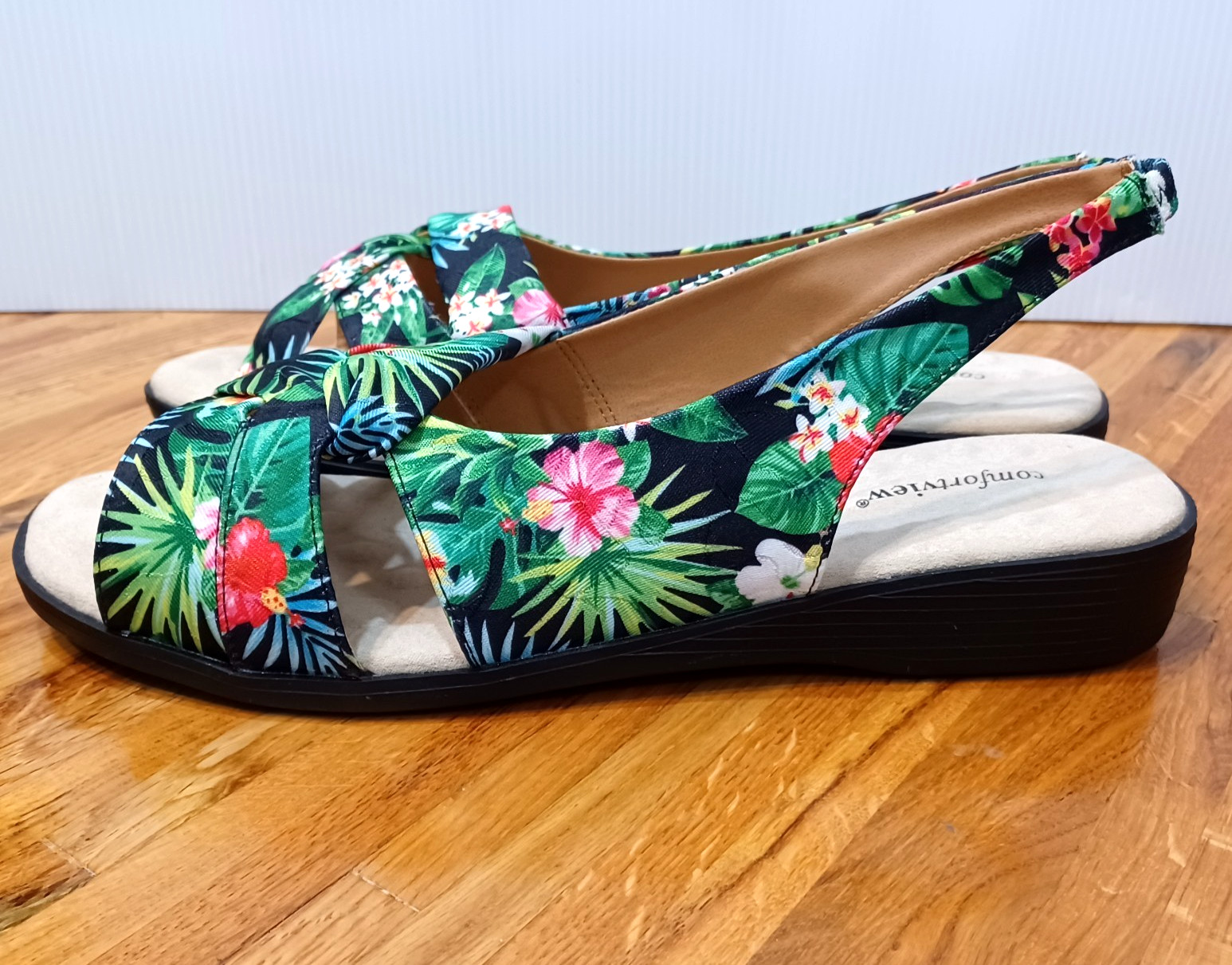 Comfortview Adele Women's Size 12W Green Red Black Tropical Slingback Sandals