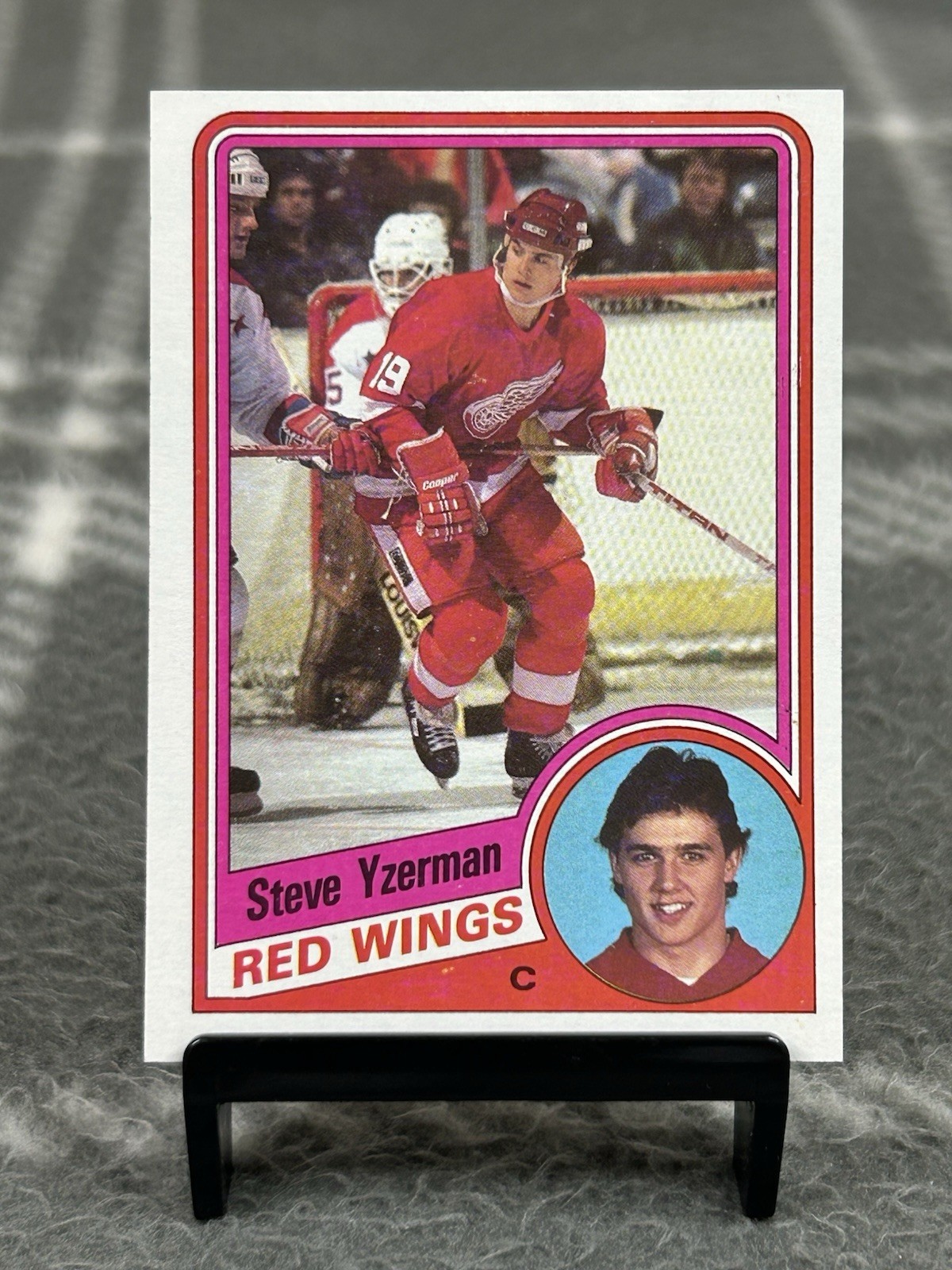 1984-85 Topps - Steve Yzerman #49 (RC) Detroit Red Wings HOF