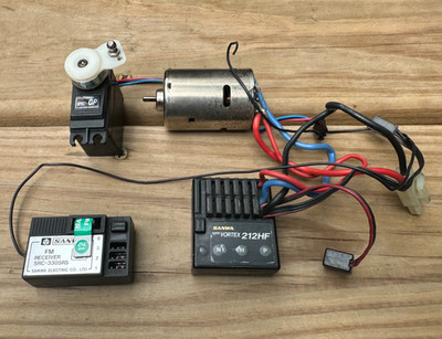 Tamiya 540 Motor & Sanwa Receiver, ESC & Servo - Vintage RC Radio Electronics
