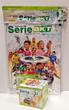 ALBUM  FIGURINE CALCIATORI SERIE BKT 2025-26 +SCATOLA BOX 36 BUSTINE-PANINI