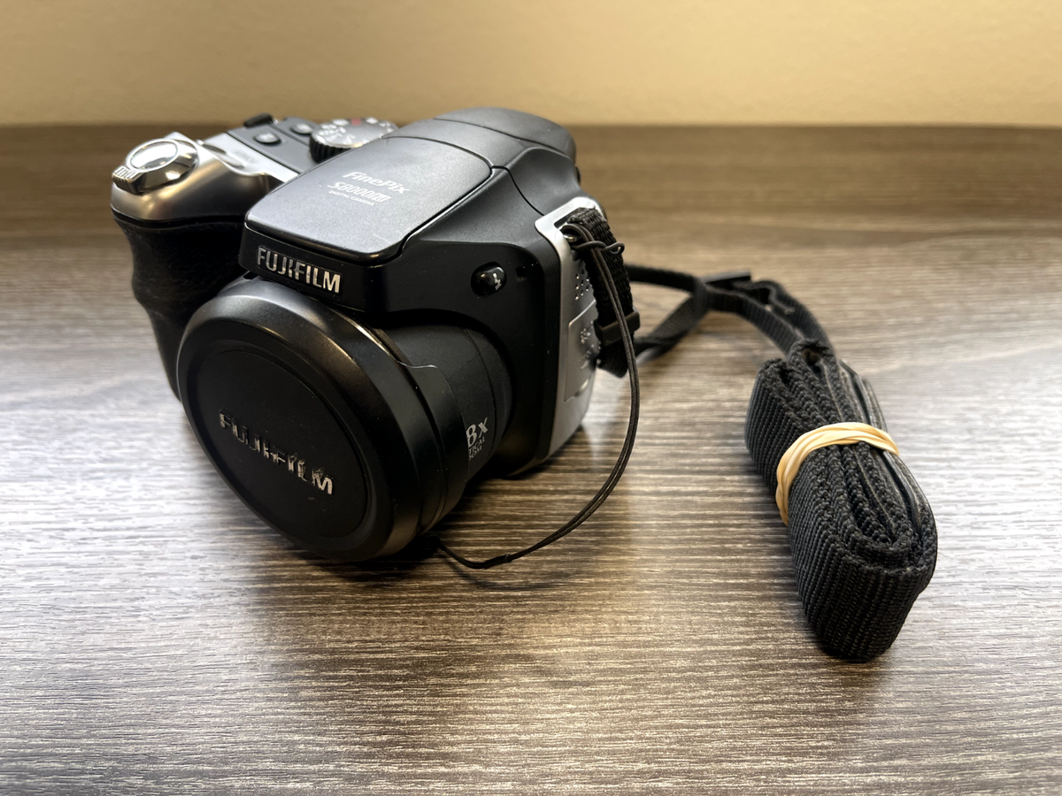Fujifilm FinePix S Series S8000fd 8.0MP Digital Camera Fujifilm FinePix S Series S8000fd 8.0MP Digital Camera