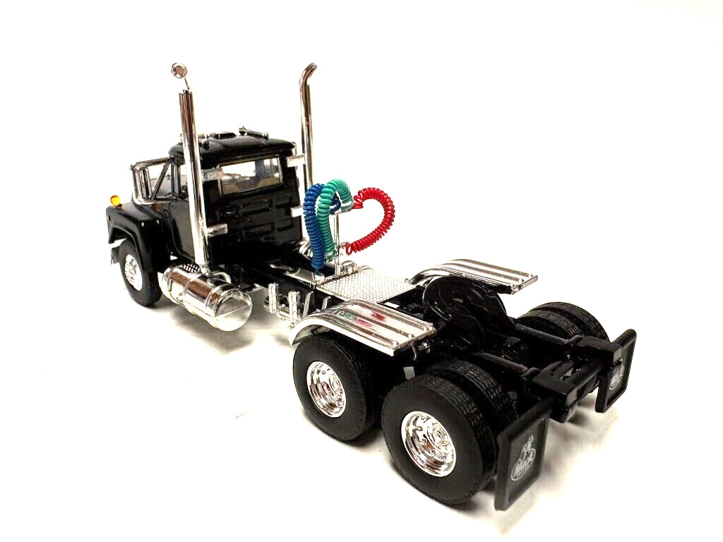 DCP FIRST GEAR 1/64 SCALE  R MODEL MACK DAY CAB, BLACK & CHROME