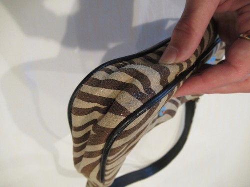 Isabella Fiore tiger striped purse with blue beaded flowers - Picture 5 of 11