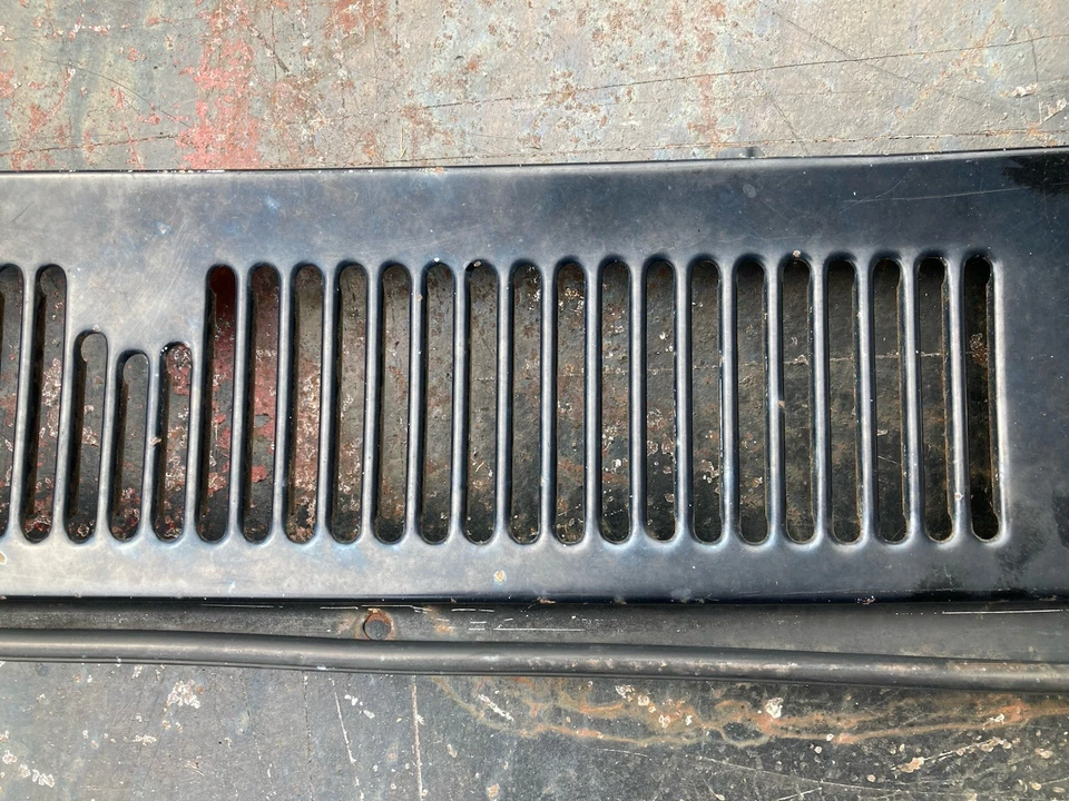 1972-1980 Chevy LUV Pickup capô acabamento de ventilação painel, fabricante de equipamento original. - Imagem 3 de 4