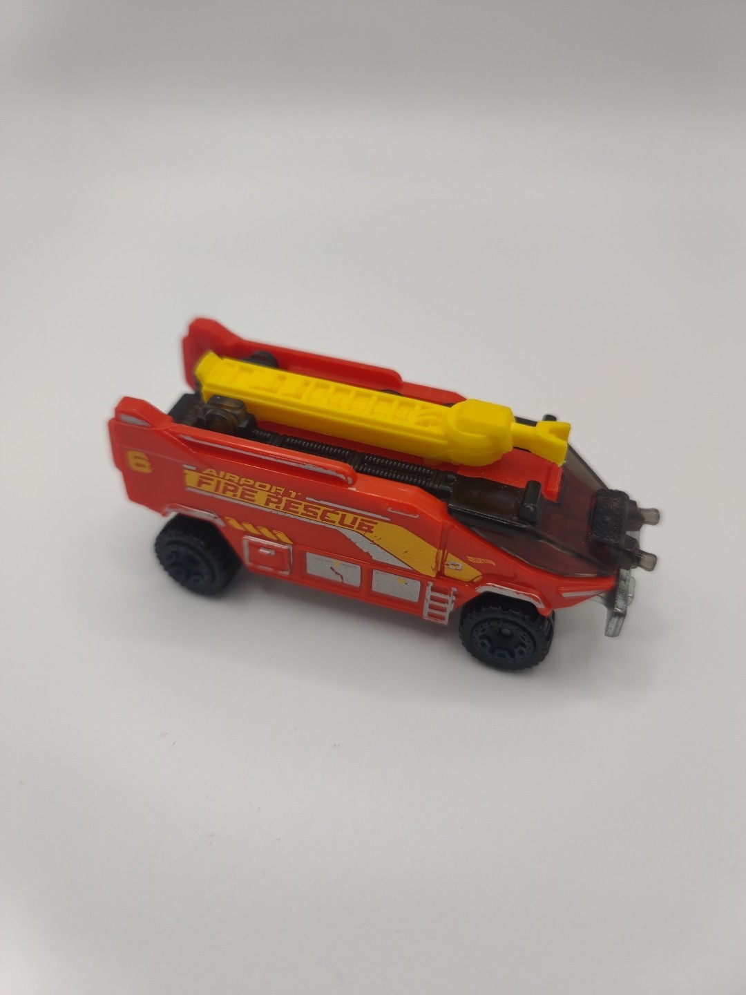 Hot Wheels Metro: Runway Res-Q - Red (2019)