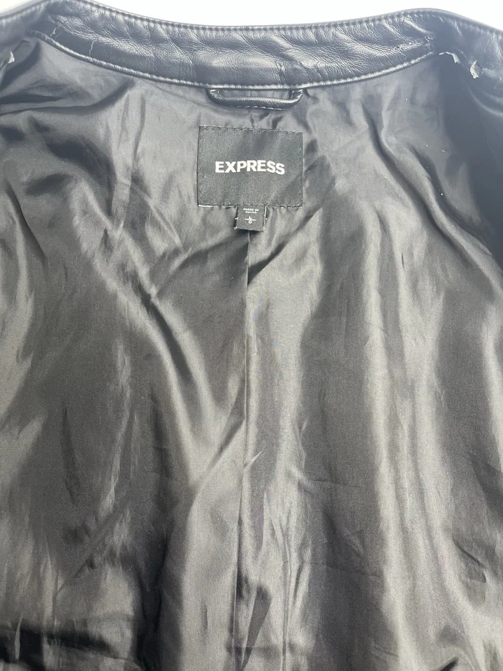 Chaqueta de cuero Express para mujer talla grande con cremallera negra Foto 3 de 4