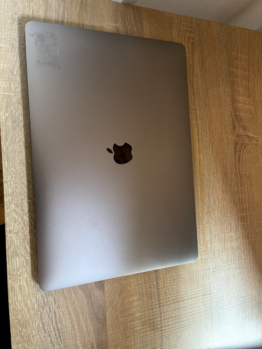 Apple Macbook Pro 2017 15-inch Laptop Core i7 16GB RAM 256GB SSD