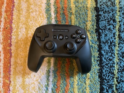 SteelSeries NIMBUS+ Wireless Gaming Controller mit integriertem iPhone-Halter
