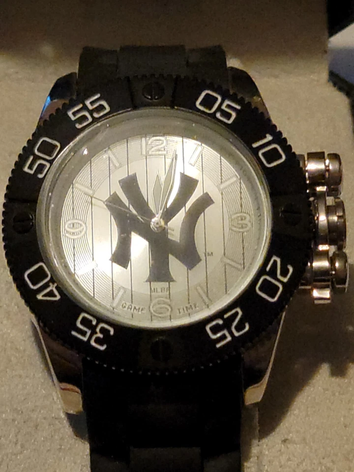 NEW YORK YANKEES HIGH QUALITY BIGFACE BEAST EDTION WATCH MAY NEED BATTERY  - Image 3 of 4